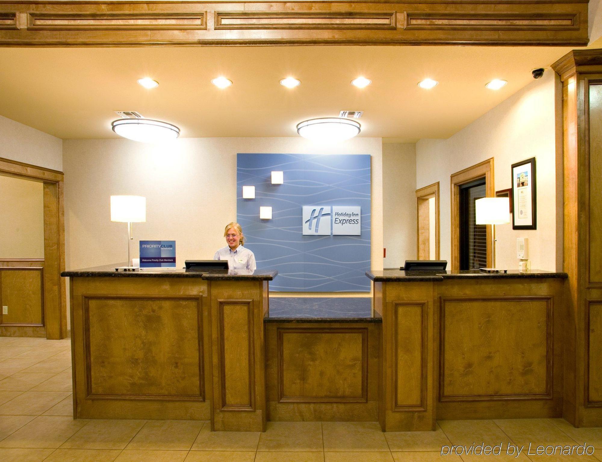 Holiday Inn Express Hotel And Suites Kingsville By Ihg Dalaman gambar